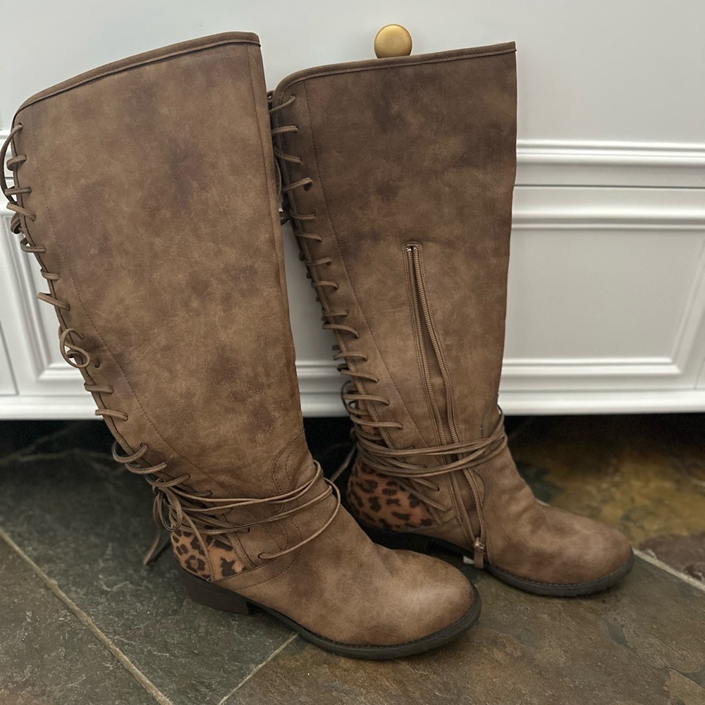 NWOT Very Volatile Boots